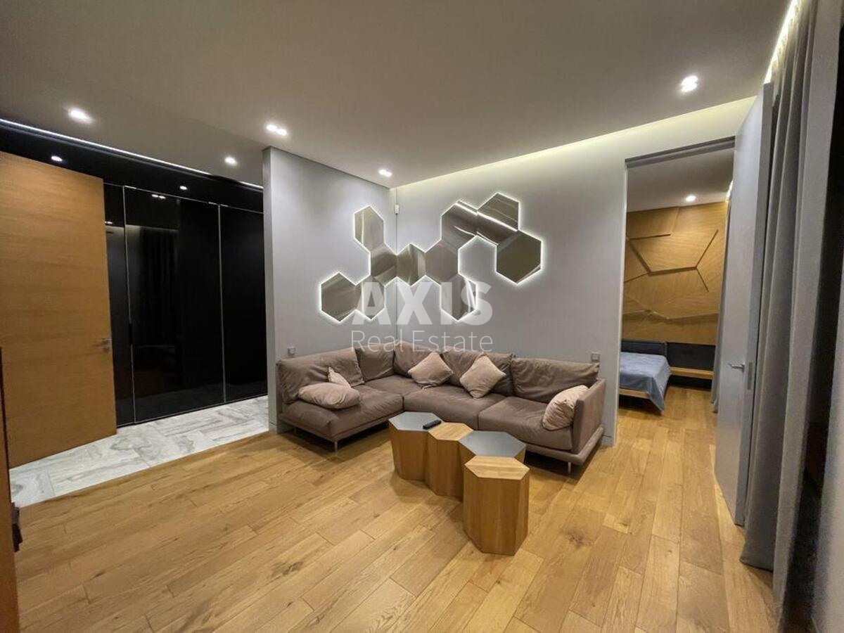 2k apartment vul. Ljuterans'ka 7/102