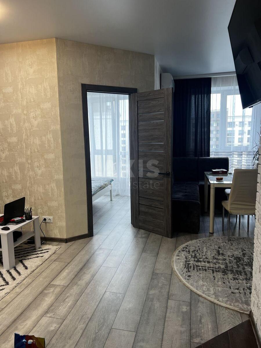1k apartment vul. Radystiv 3210