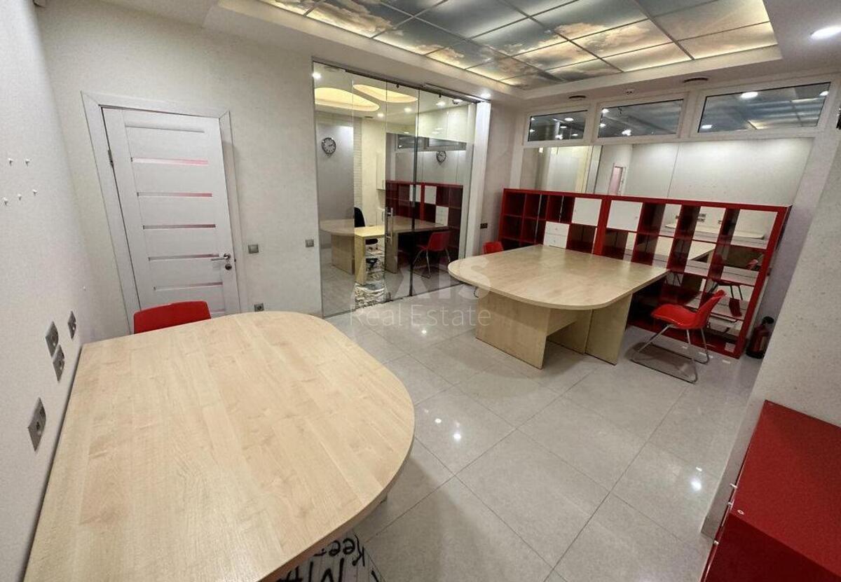 Office vul. Jevgena Konoval'cja 32Б, 60m20