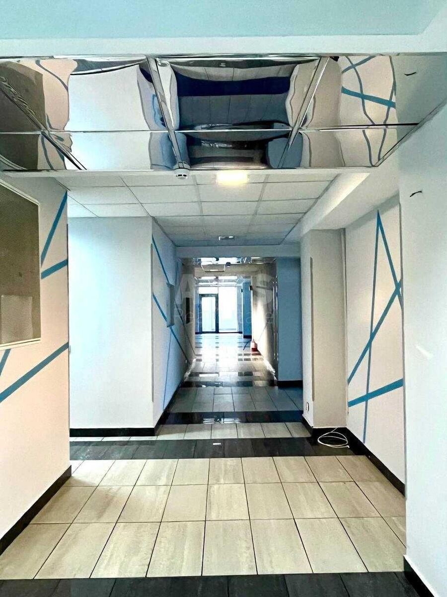 Office bul. Druzhby Narodiv 38, 48m28