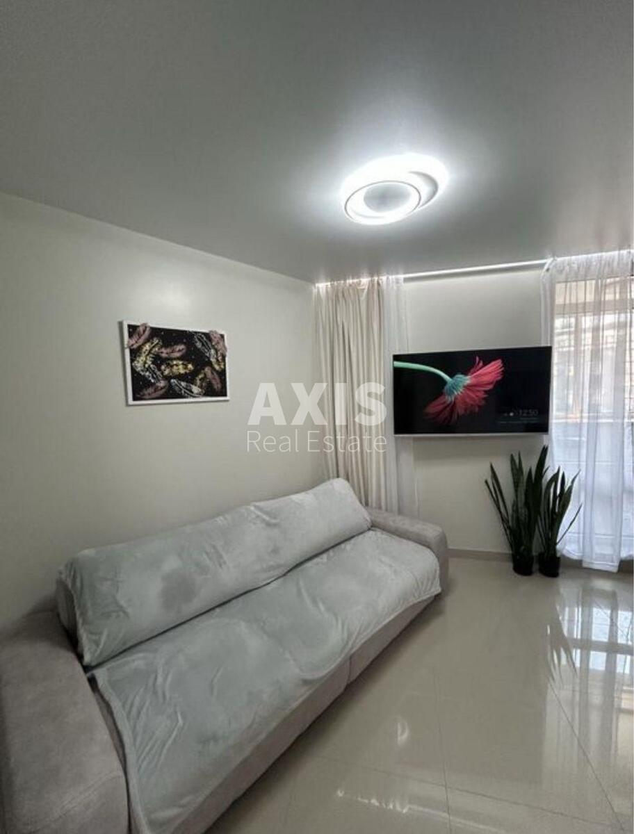 2k apartment vul. Glybochyc'ka 736