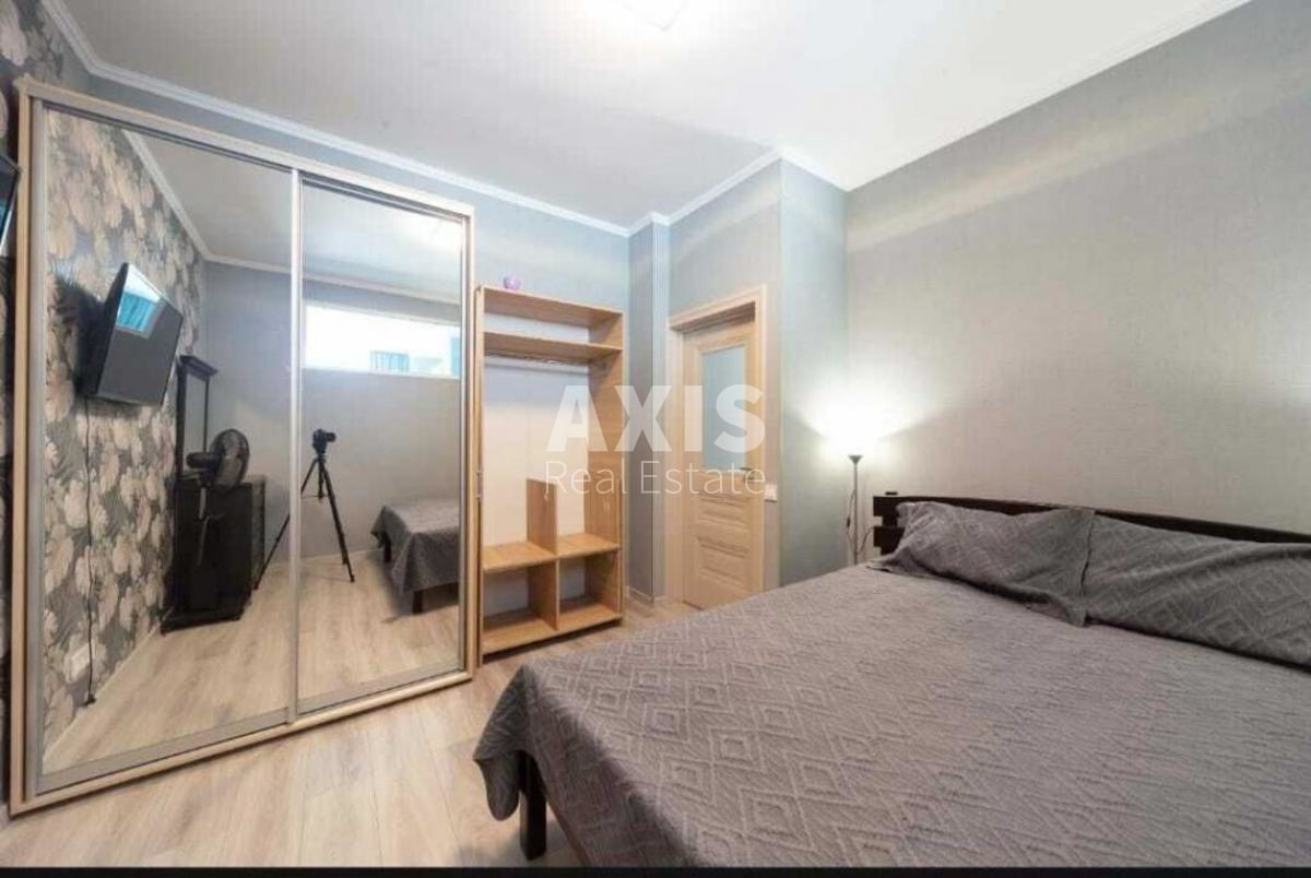 3k apartment vul. Pysarzhevs'kogo Akademika 8а11