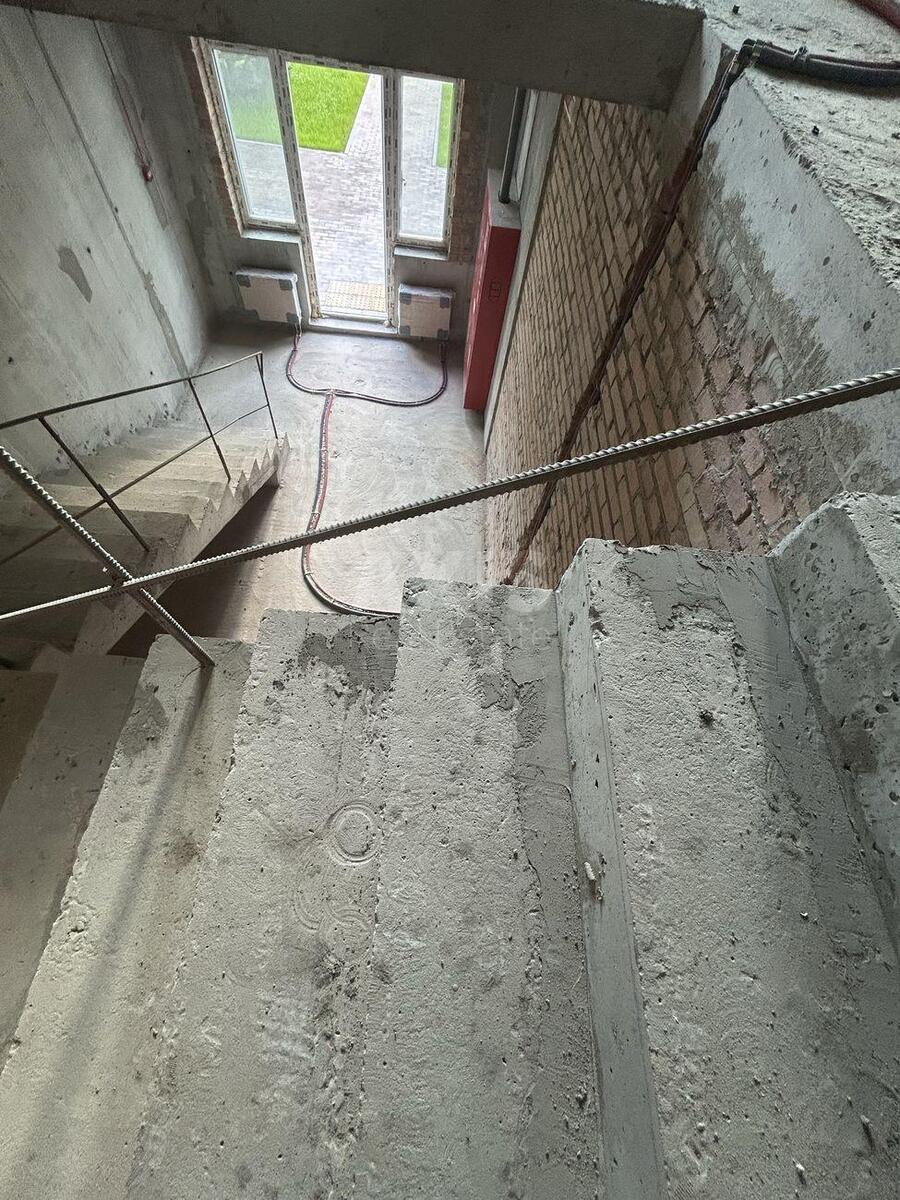 Service object vul. Zhyvopysna 3, 102m2576861