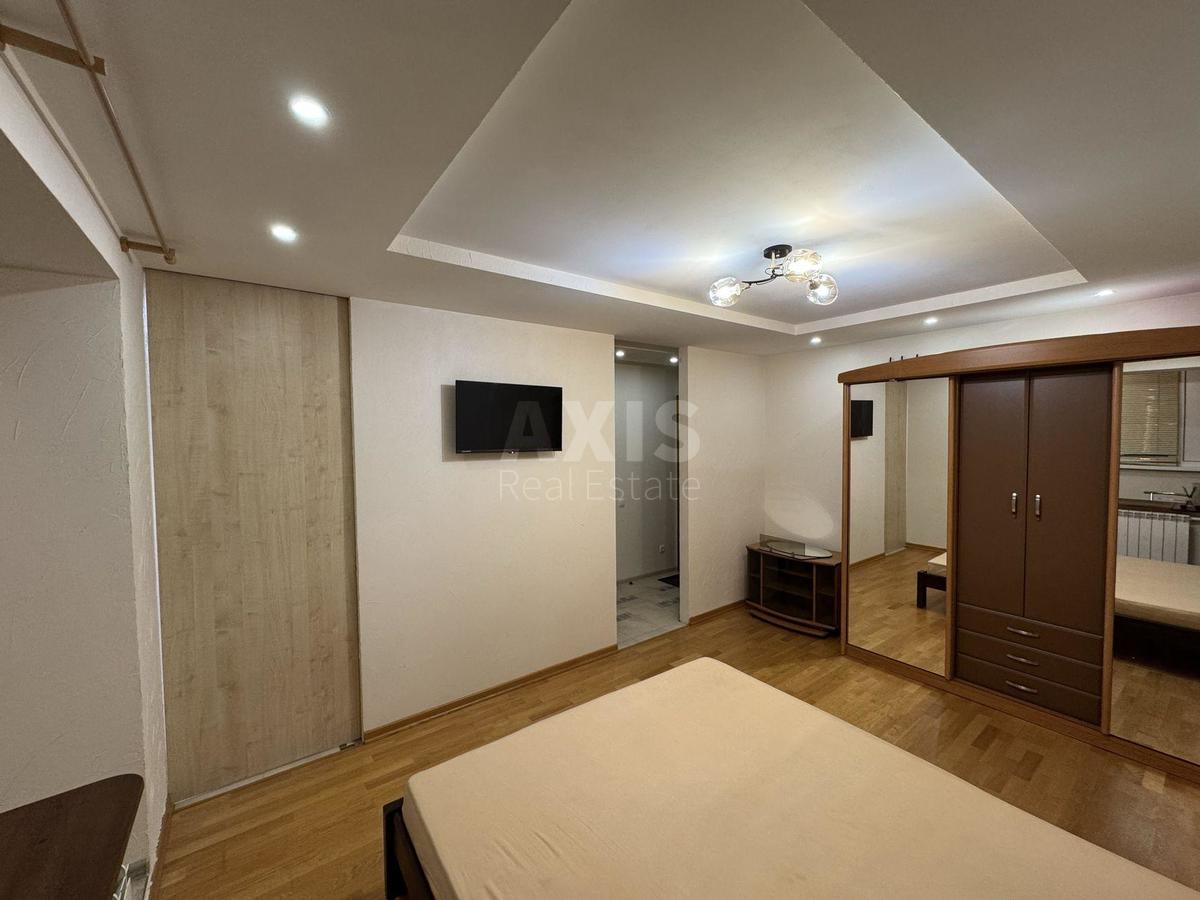 1k apartment uzv. Klovs'kyj 205