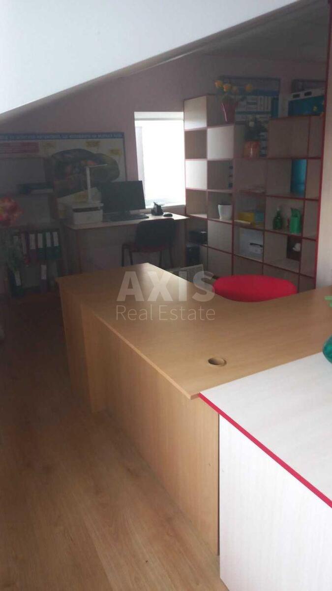 Office vul. Zodchyh 52, 60m22