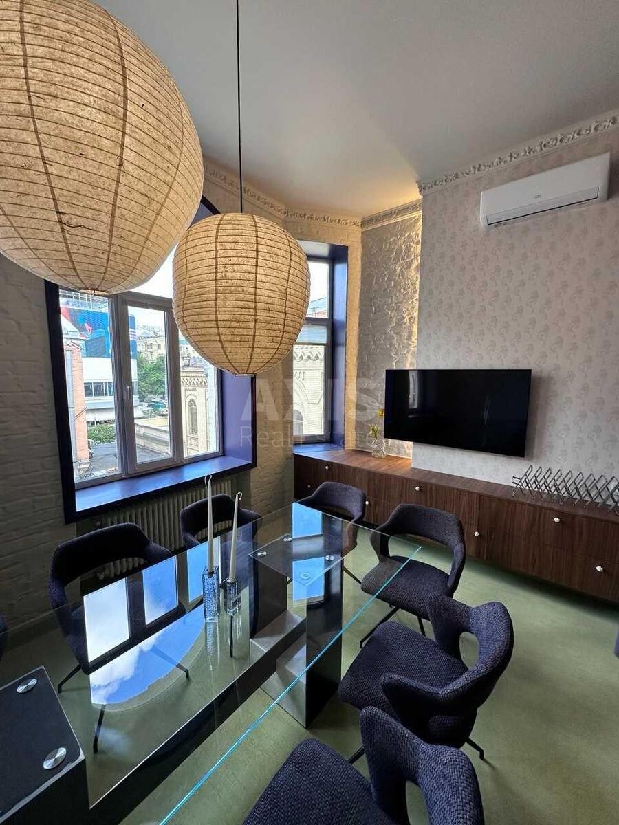 Office vul. Rustaveli Shota 15Б, 135m23