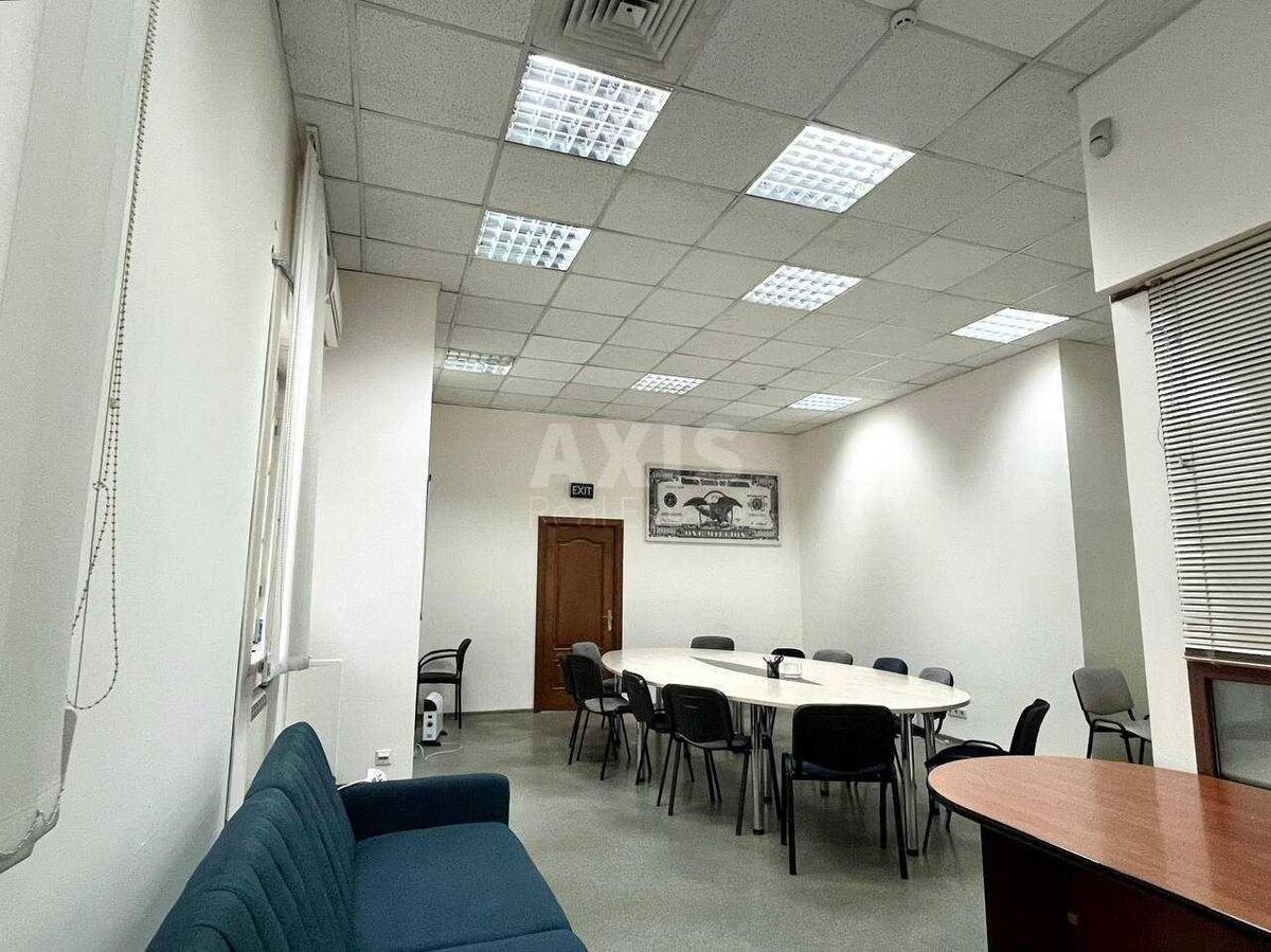 Office bul. Druzhby Narodiv 38, 48m25