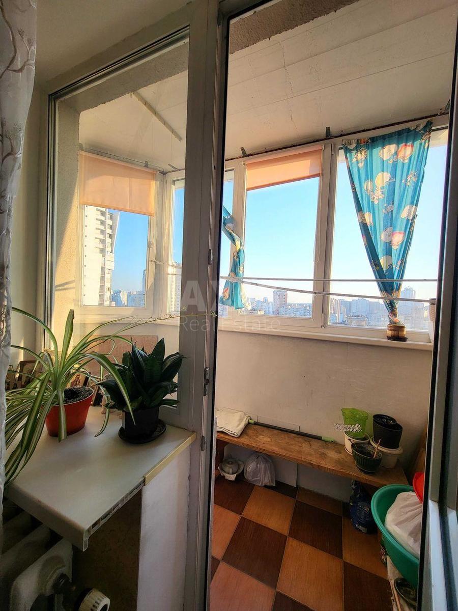 2k apartment vul. Sribnokil's'ka 115