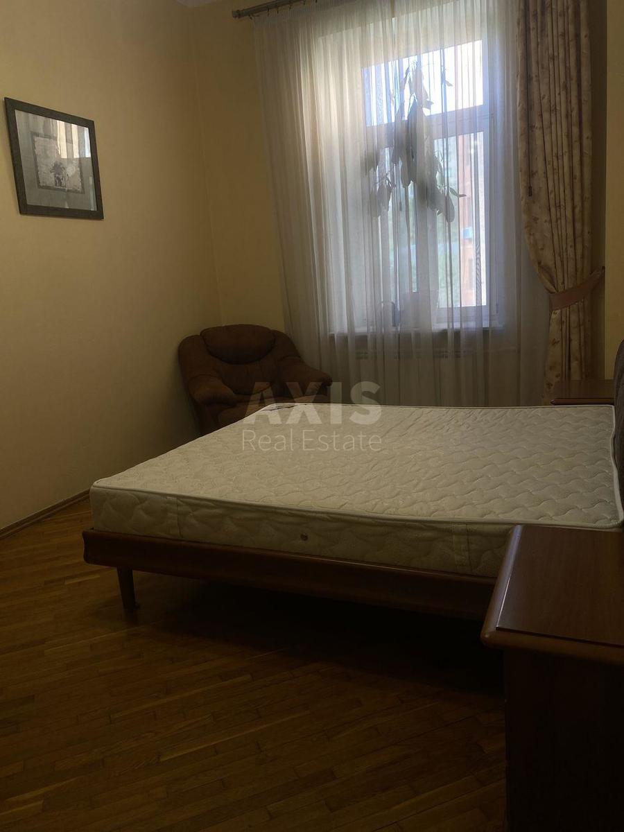 2k apartment vul. Zhyljans'ka 341