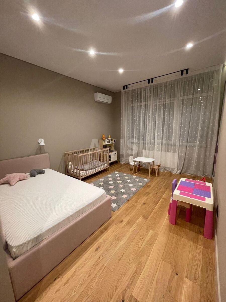 4k apartment nab. Dniprovs'ka 14571807