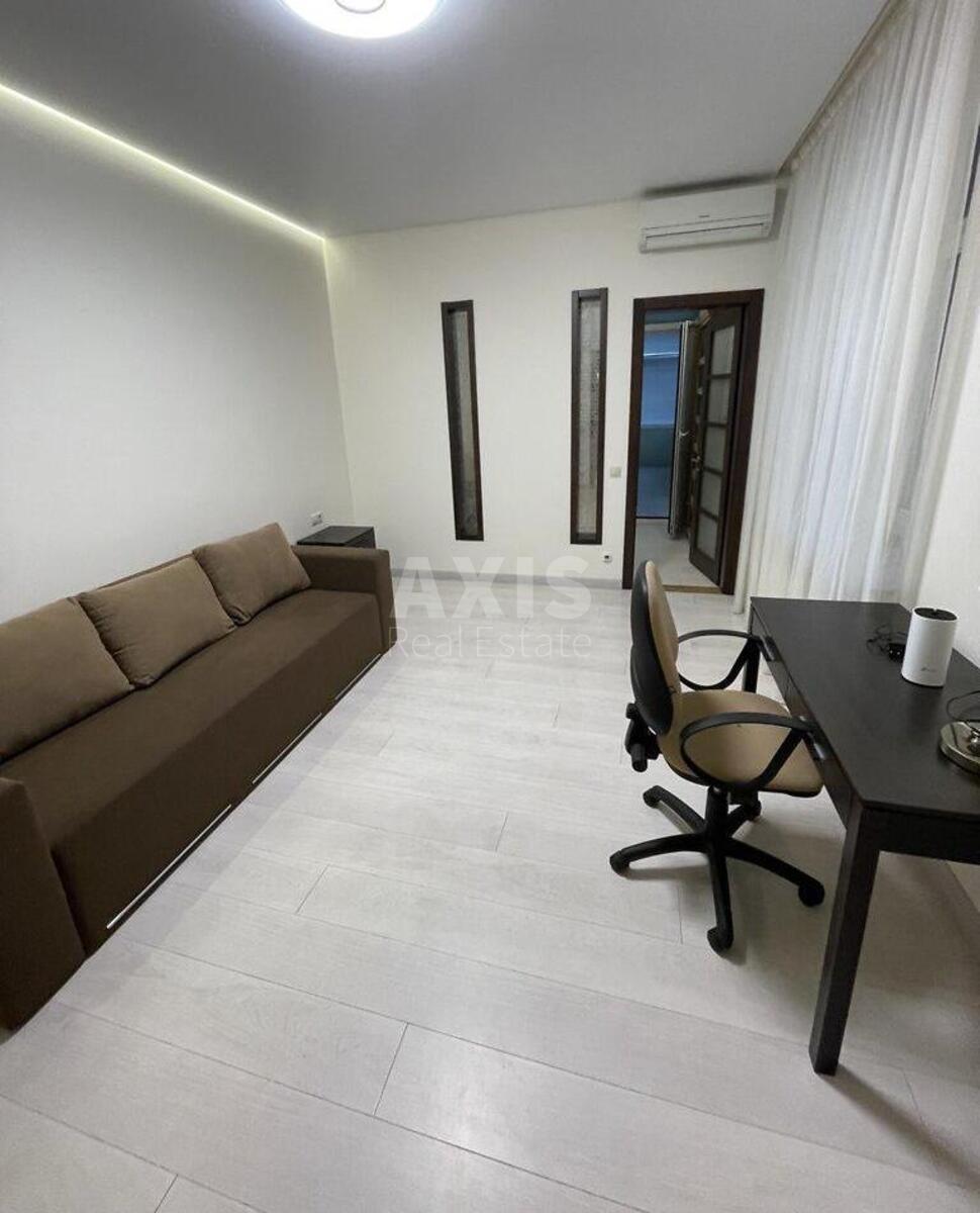 4k apartment vul. Kruglouniversytets'ka 3/53