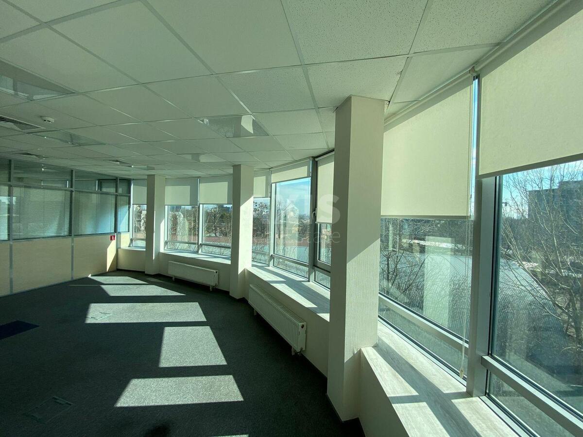 Office vul. Degtjarivs'ka 27Т, 700m26