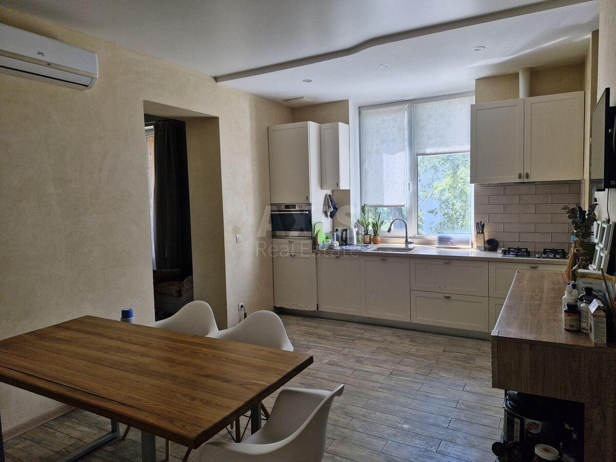 4k apartment vul. Iskrivs'ka 111