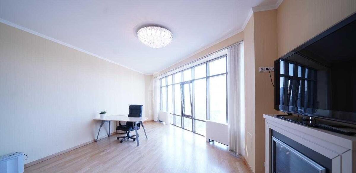 Office vul. Velyka Vasyl'kivs'ka 72, 170m2
