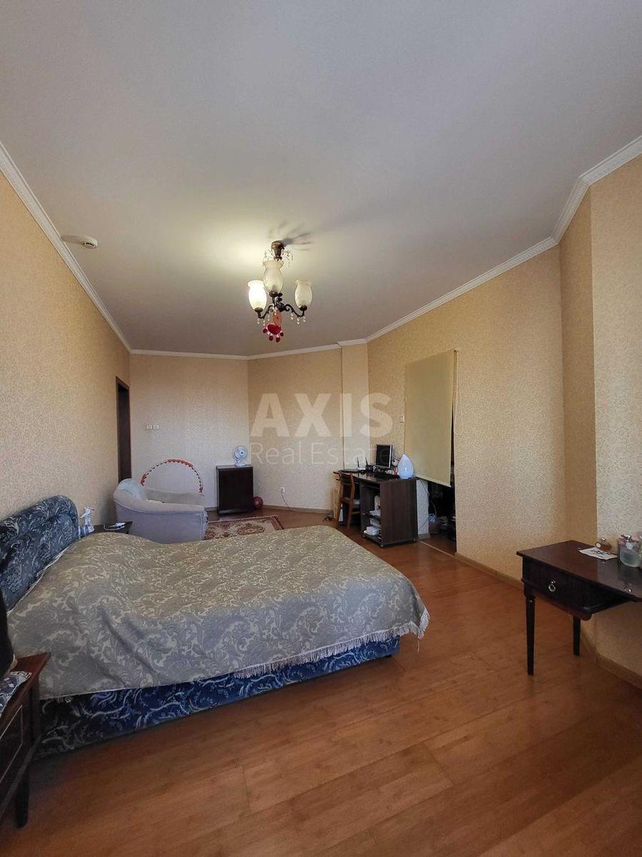 2k apartment vul. Sribnokil's'ka 116
