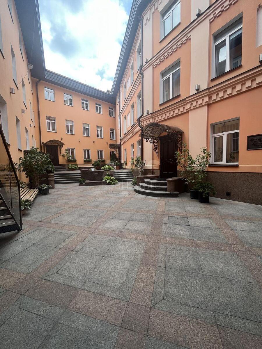 Office vul. Igorivs'ka 1/8, 3200m2