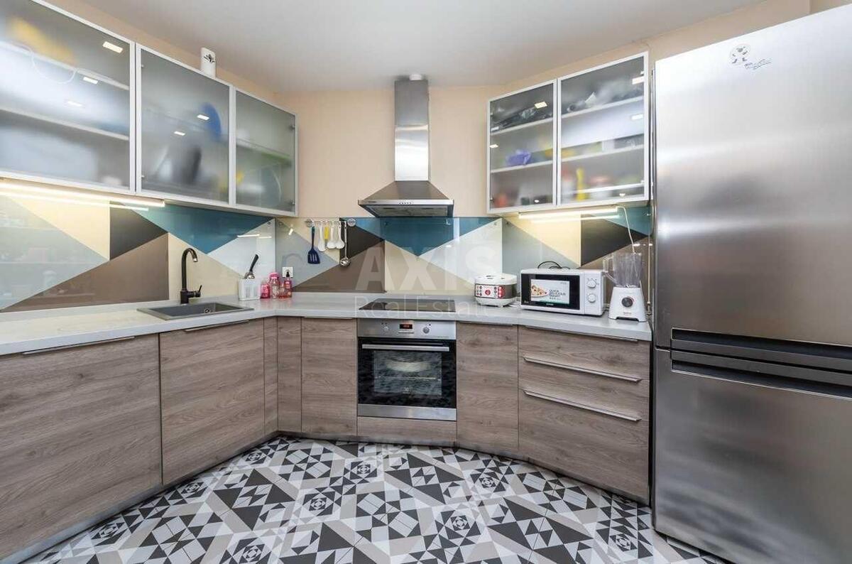 4k apartment vul. Myloslavs'ka 260086