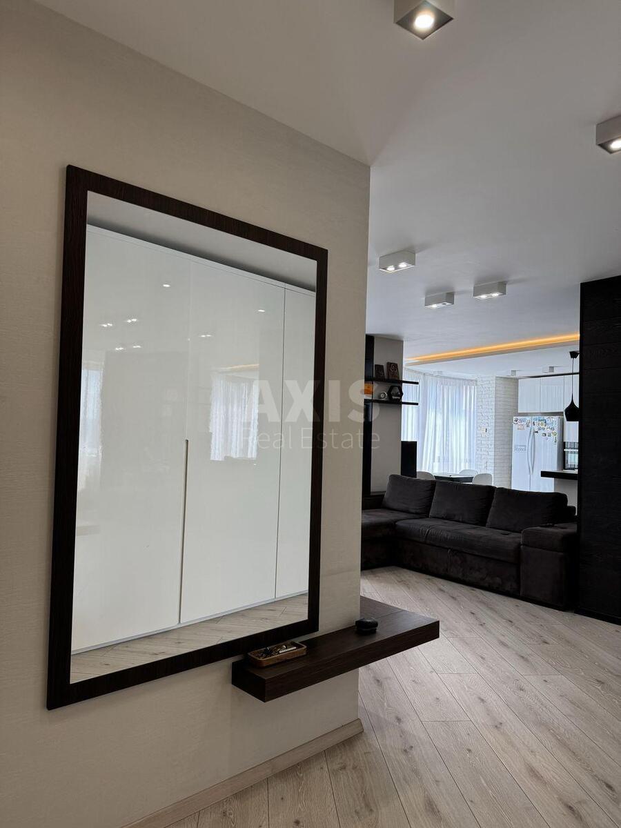 3k apartment nab. Dniprovs'ka 252