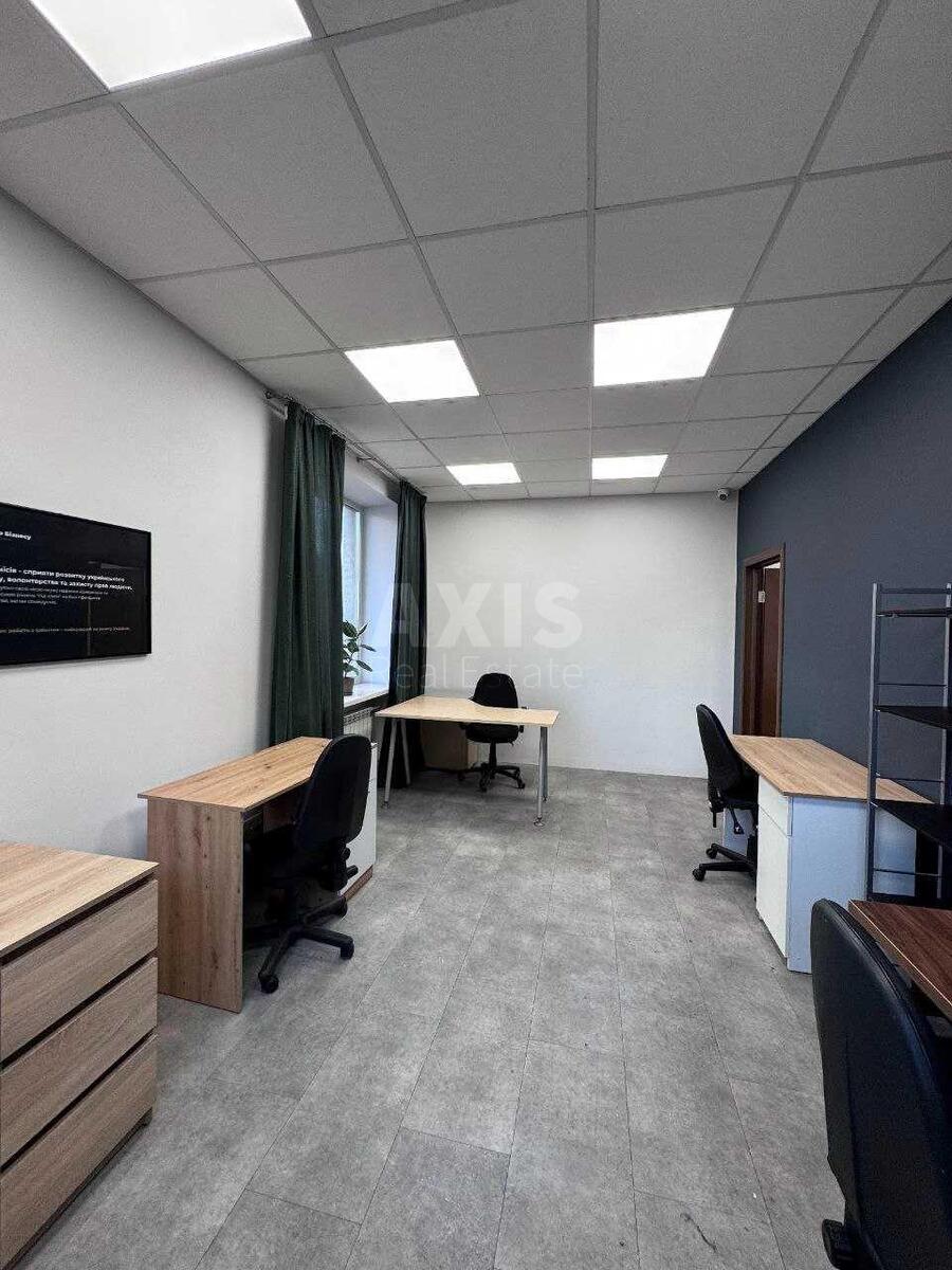Office bul. Lesi Ukrai'nky 6, 60m25