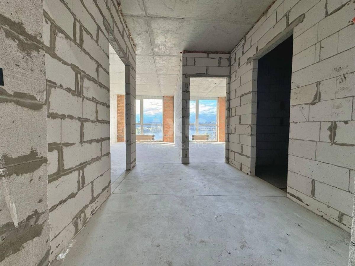 1k apartment nab. Dniprovs'ka 150