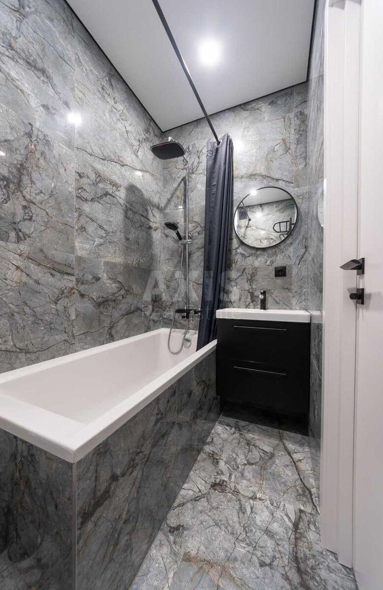 1k apartment vul. Oleksandra Olesja 5А4