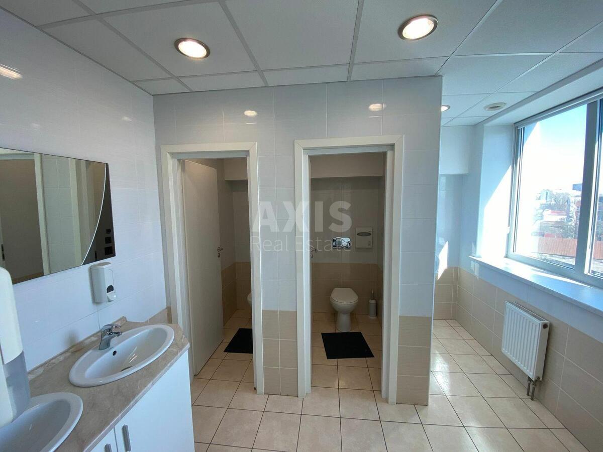 Office vul. Degtjarivs'ka 27Т, 700m27