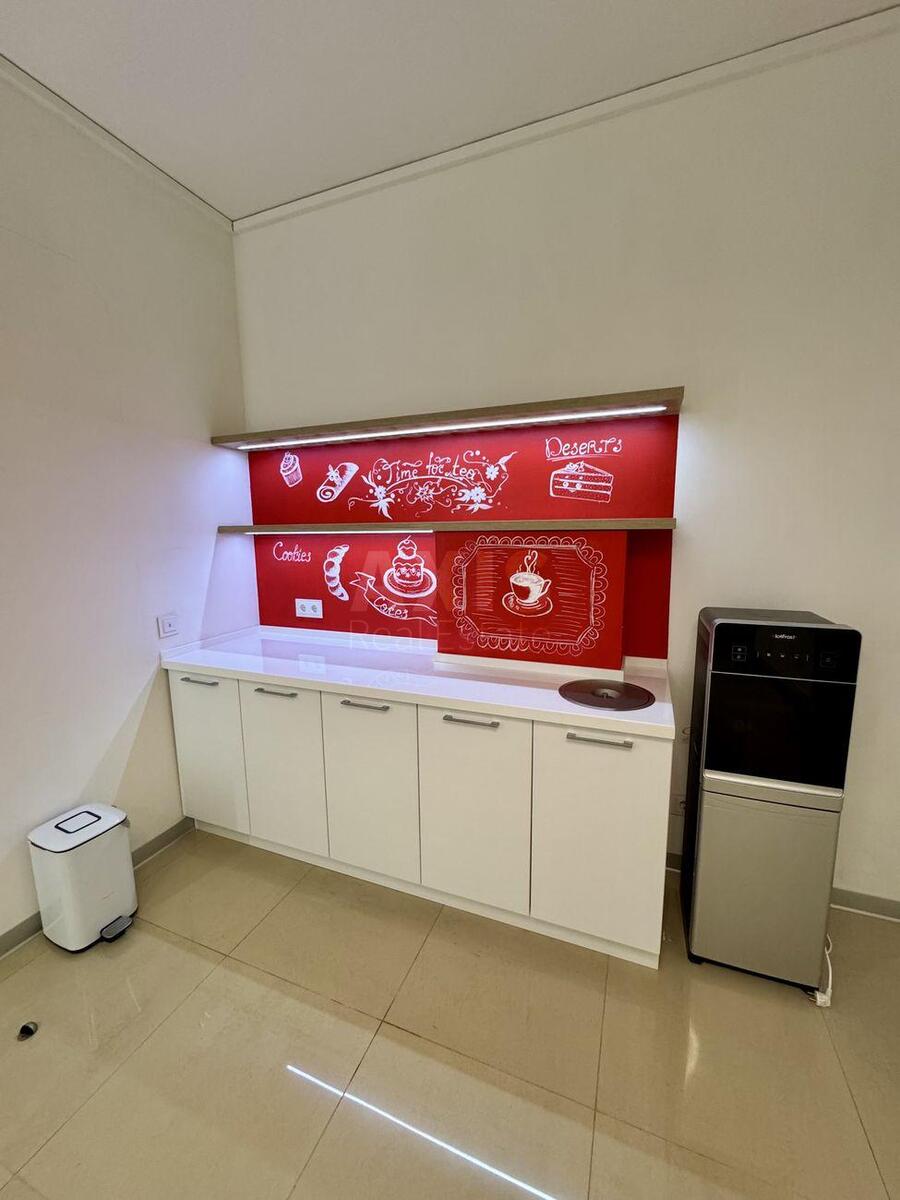 Office vul. Obolons'ka naberezhna 19, 352m24