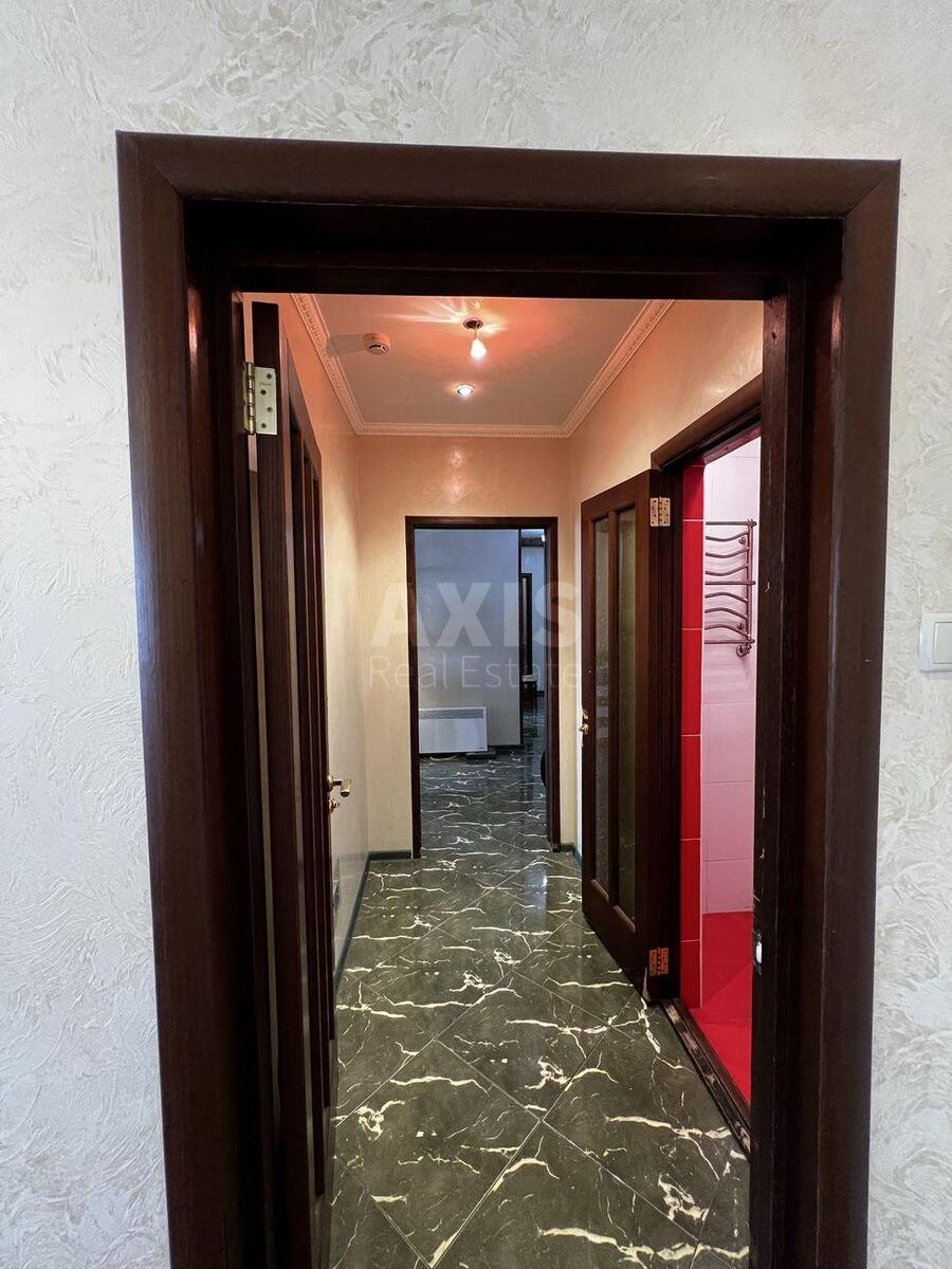 2k apartment vul. Sribnokil's'ka 114