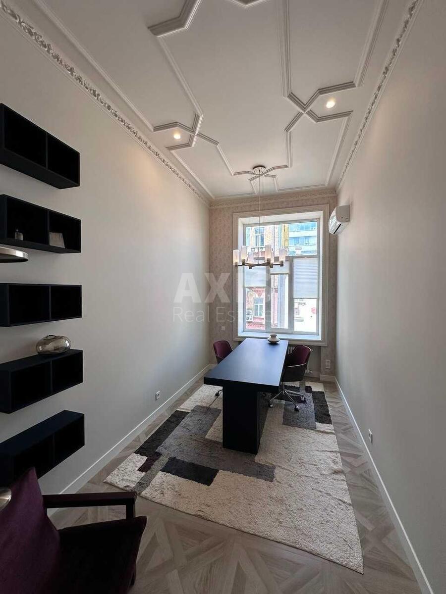 Office vul. Rustaveli Shota 15Б, 135m25