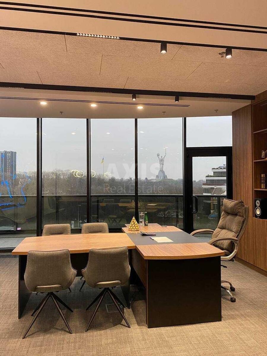 Office vul. Strutyns'kogo Sergija 13/15, 372m22