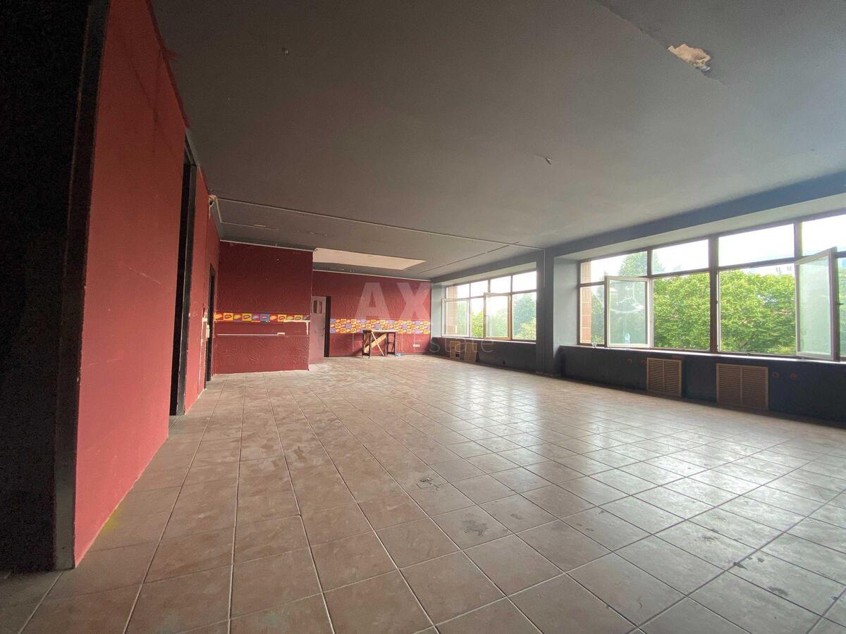 Office shose Harkivs'ke 172, 162m2