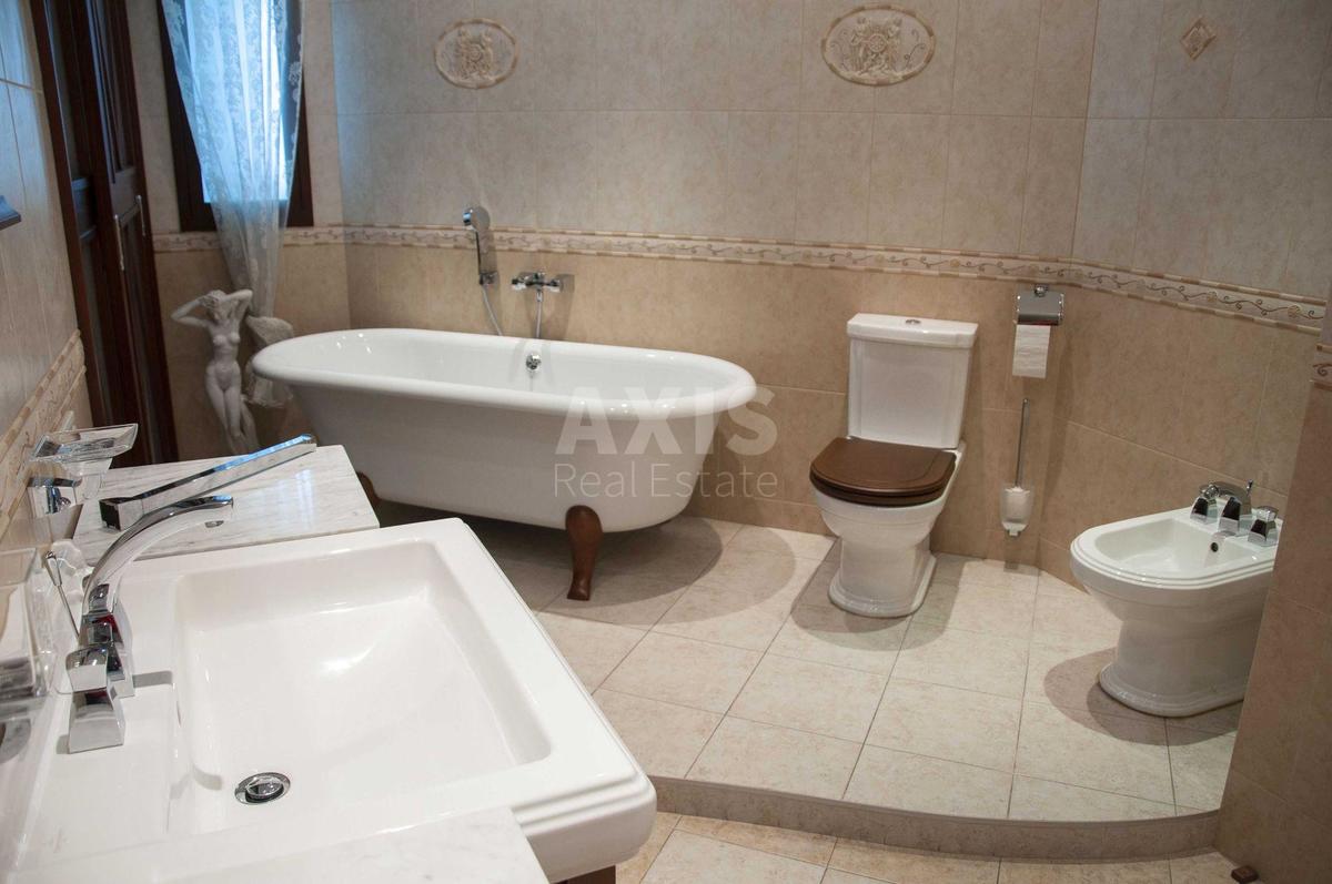 4k apartment vul. Zvirynec'ka 5910