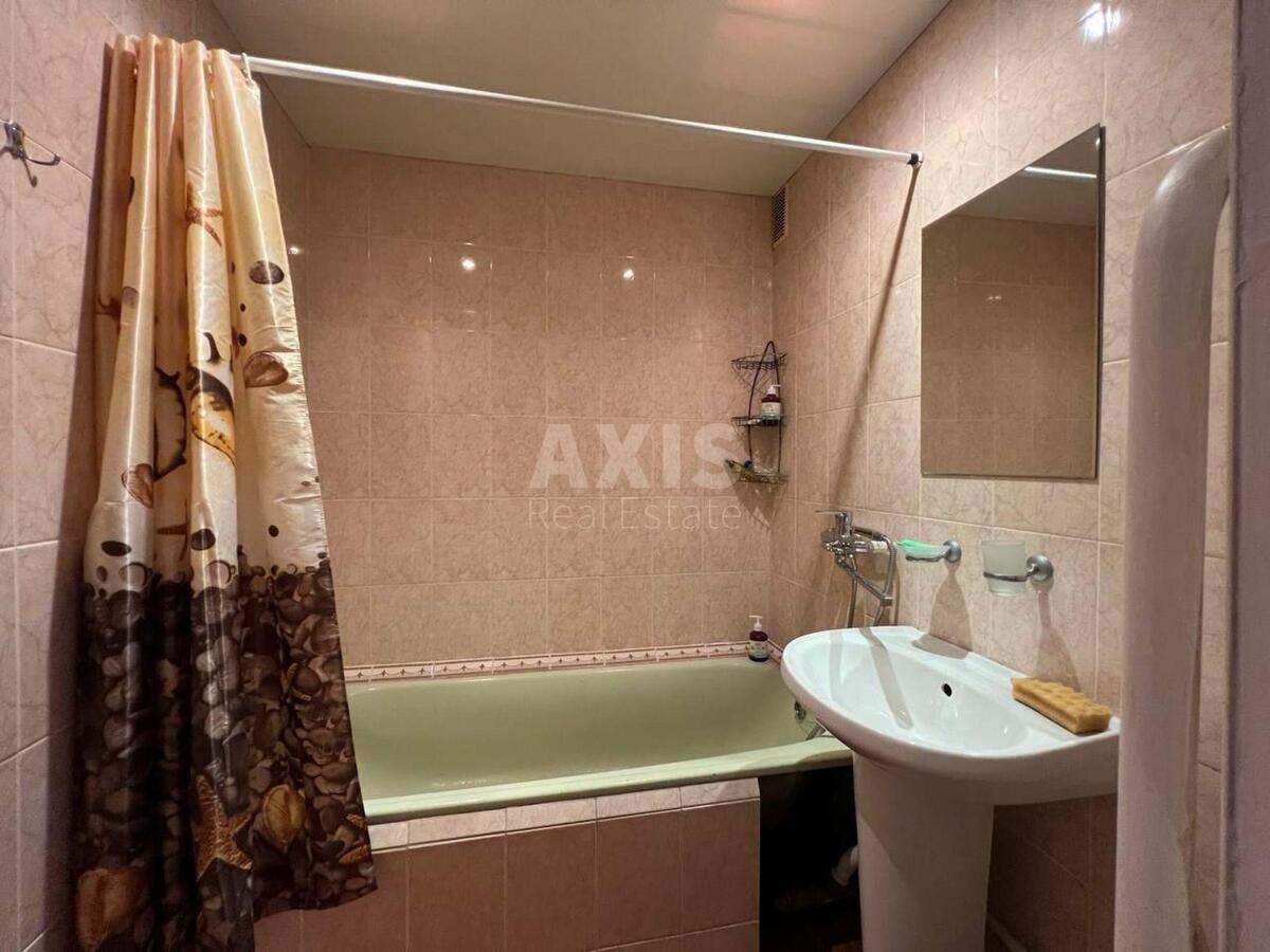 3k apartment vul. Lavruhina Mykoly 15/460