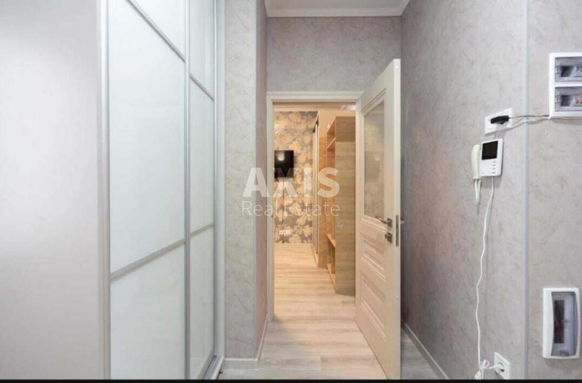 3k apartment vul. Pysarzhevs'kogo Akademika 8а15