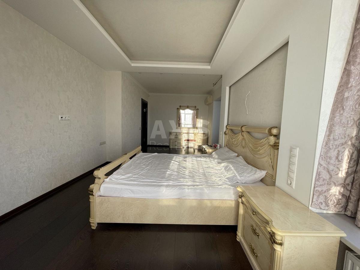 3k apartment pr-t Lobanovs'kogo 4Г8