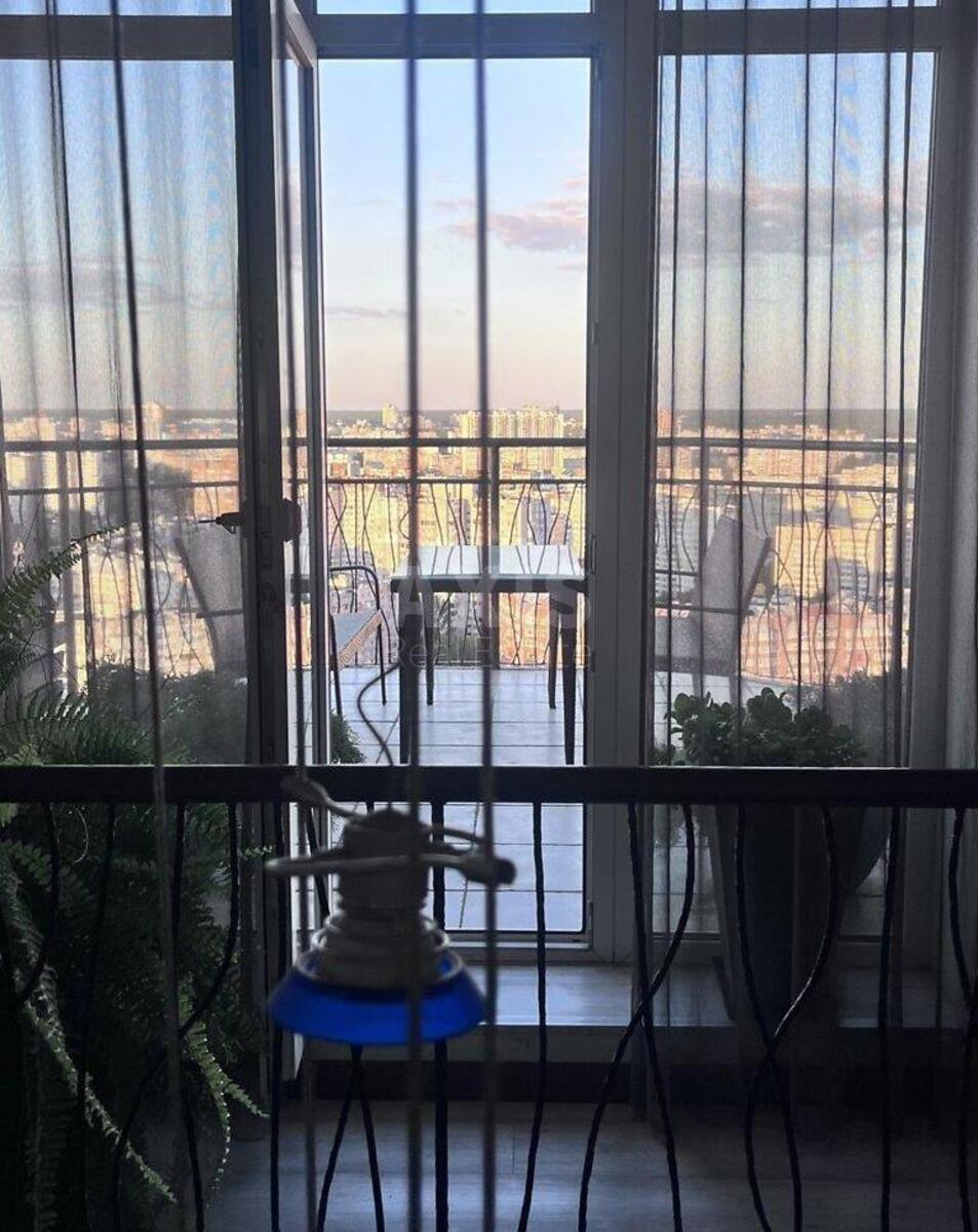 3k apartment vul. Ahmatovoi' Anny 13Г595026