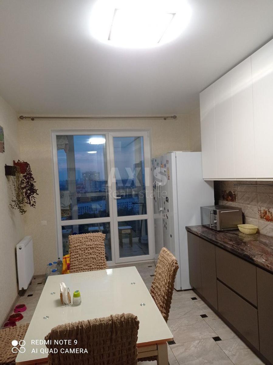 3k apartment vul. Voskresens'ka 185