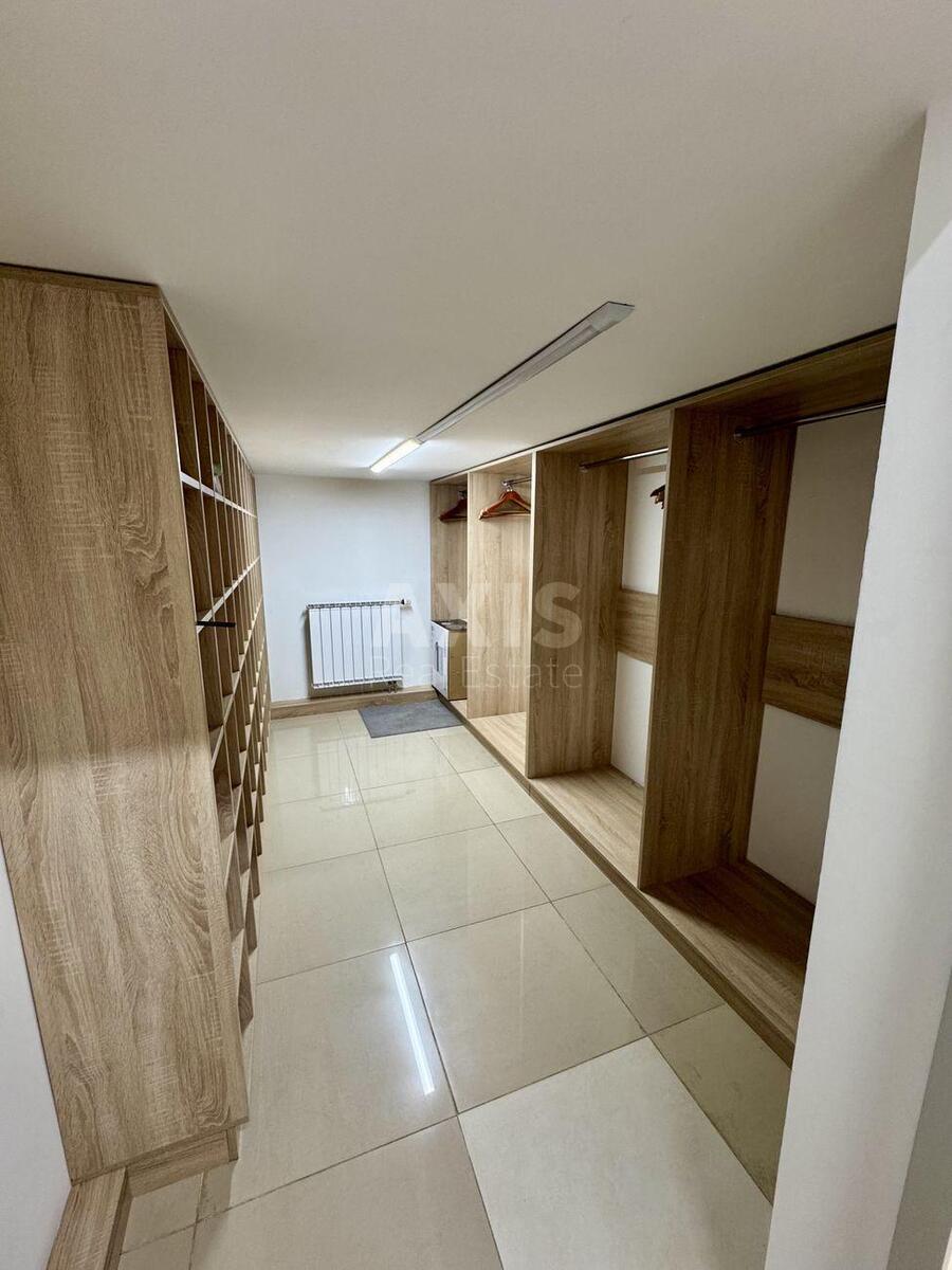 Office vul. Obolons'ka naberezhna 19, 352m26