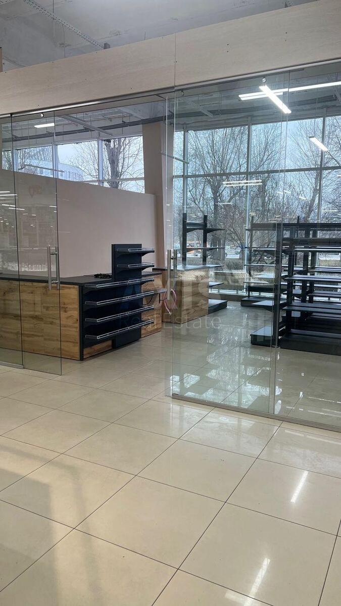 Trade object vul. Lypkivs'kogo Vasylja Mytropolyta 1, 40m21