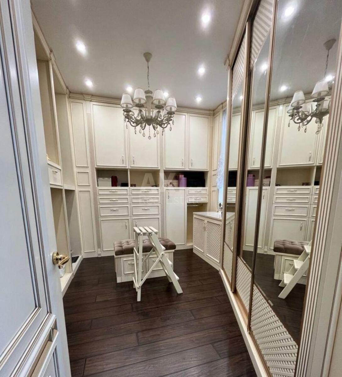4k apartment vul. Strutyns'kogo Sergija 25
