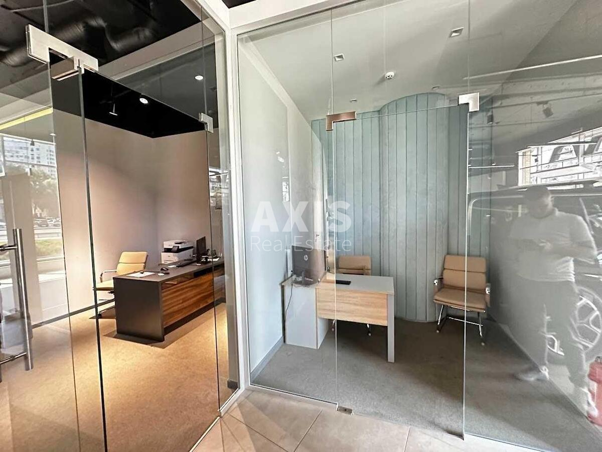Office bul. Lesi Ukrai'nky 23, 160m24