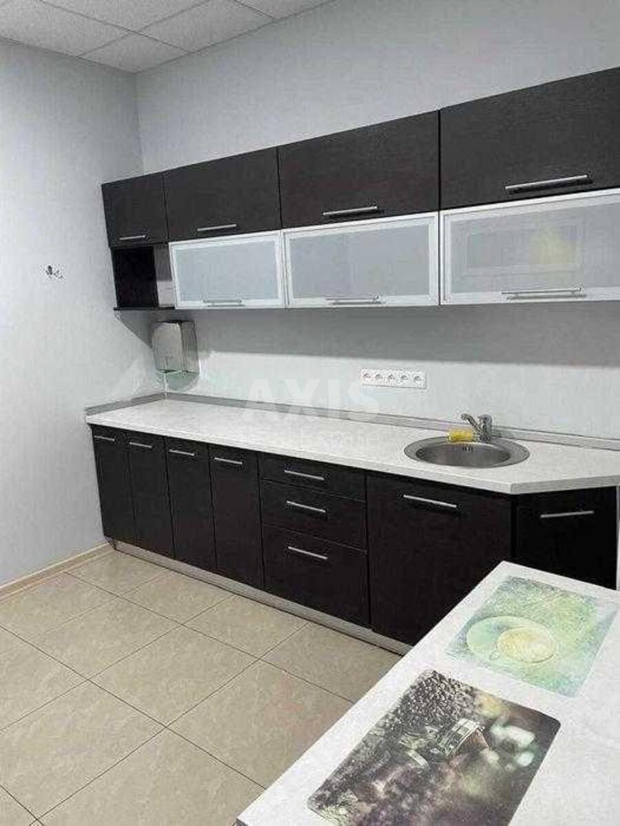 Office vul. Jevgena Konoval'cja 32Г, 180m2640965