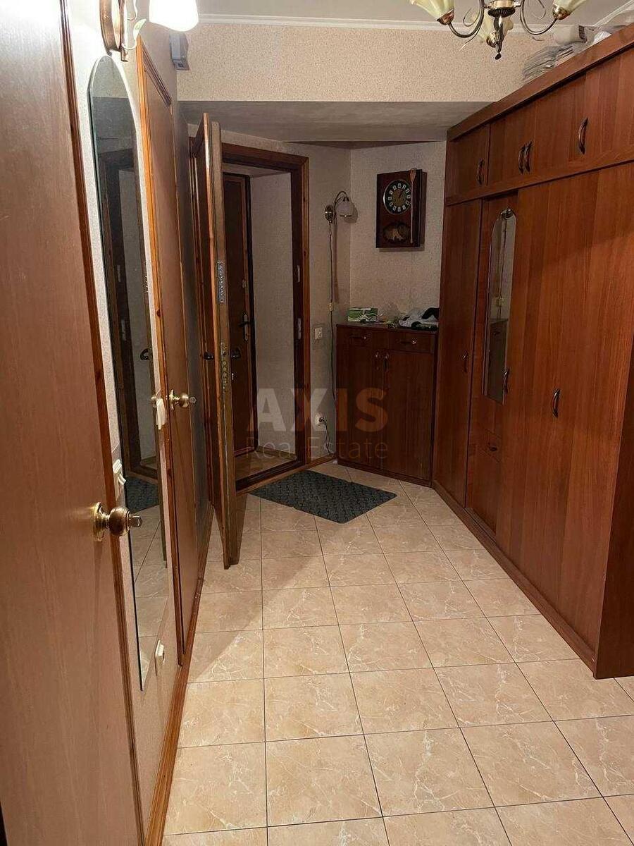 1k apartment vul. Vyshnjakivs'ka 5Б5