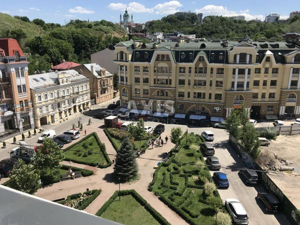 3k apartment vul. Vozdvyzhens'ka 18