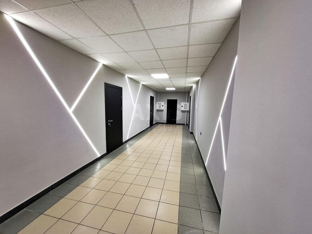 Office bul. Lesi Ukrai'nky 34, 317m2