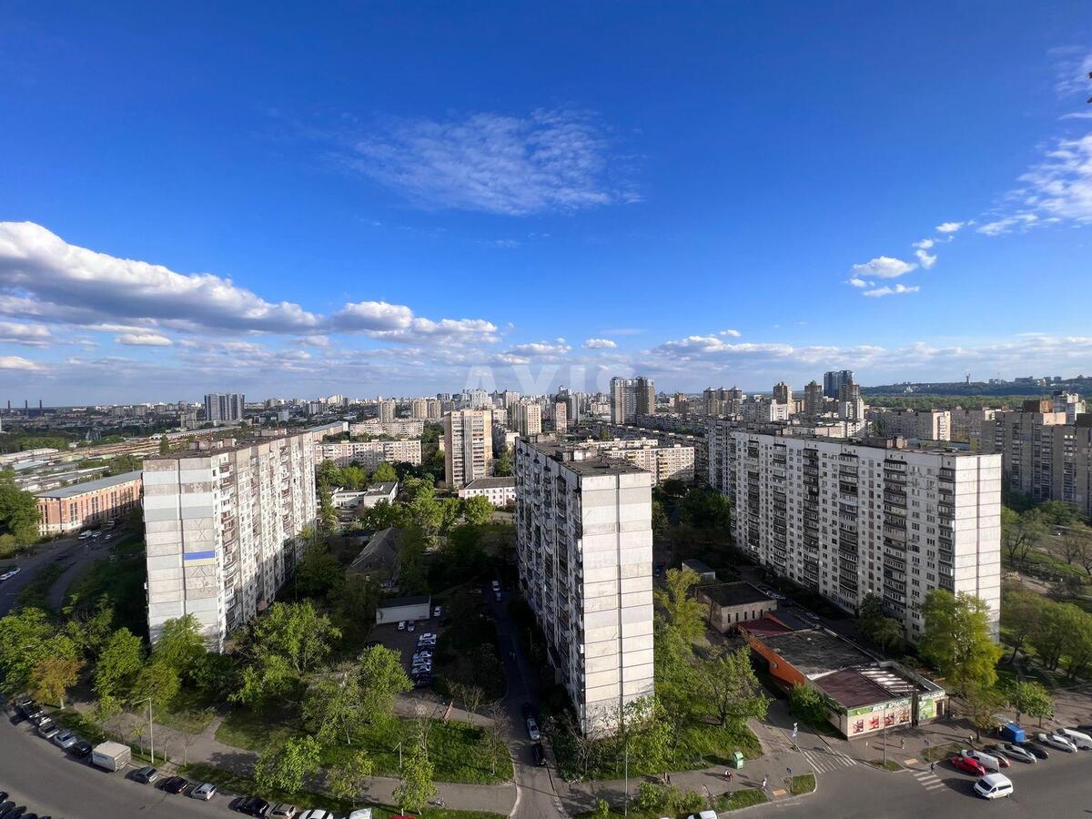 3k apartment vul. Kahovs'ka 56