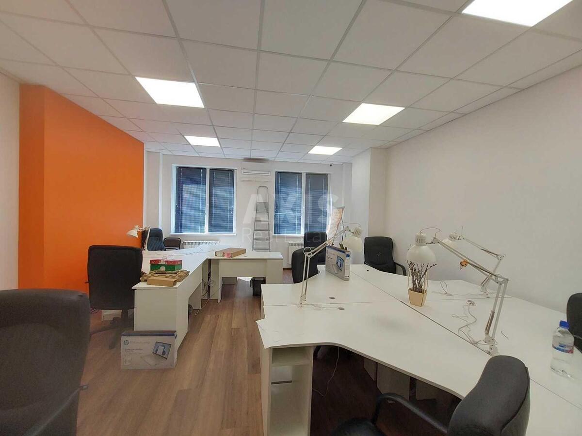 Office vul. Kostjantynivs'ka 75, 218m27