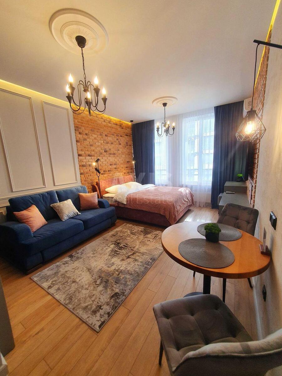1k apartment vul. Bul'varno-Kudrjavs'ka 17