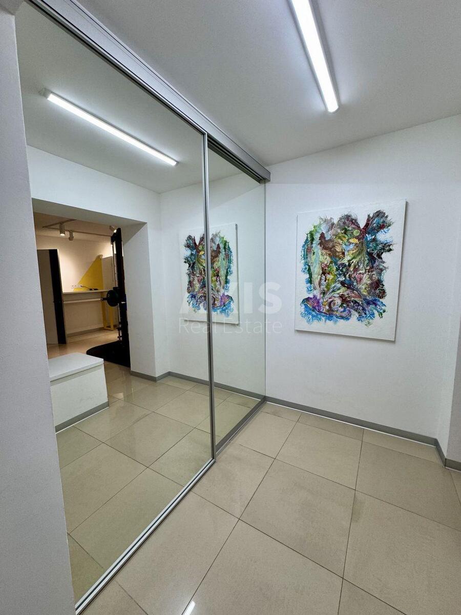 Office vul. Obolons'ka naberezhna 19, 352m27