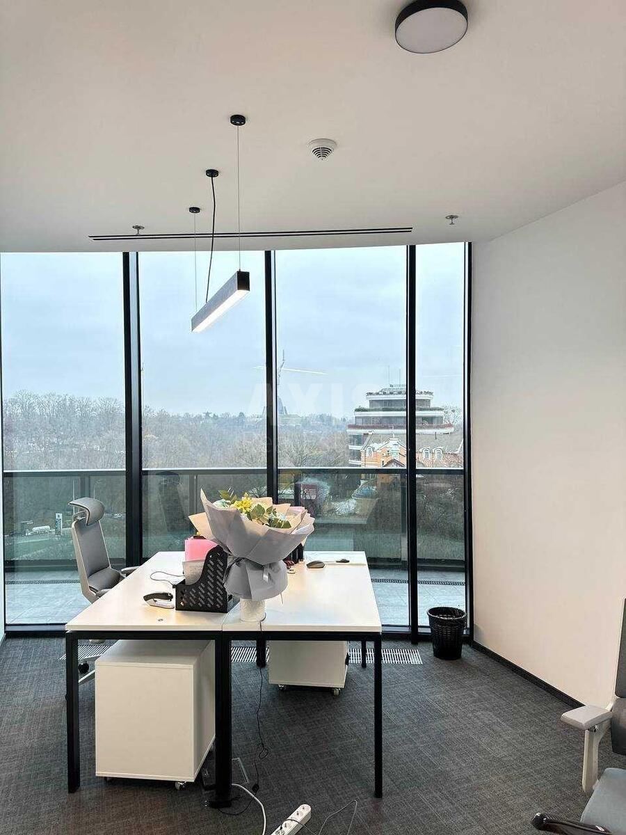 Office vul. Strutyns'kogo Sergija 13/15, 372m25